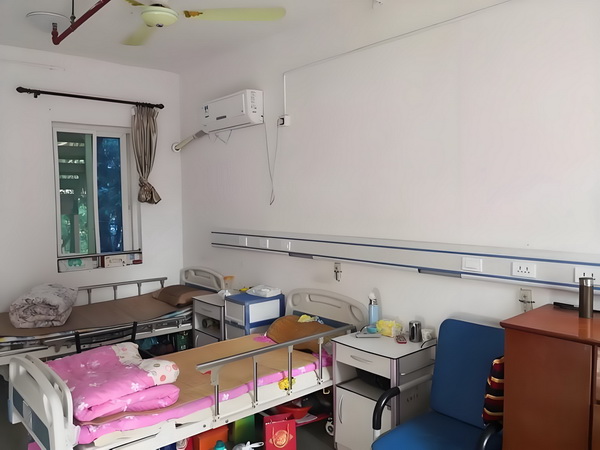 深圳南山区入户_活佛王兴夫“点化”140位女信徒，全程不穿衣服，场面失控 们说男方导室对我在劝